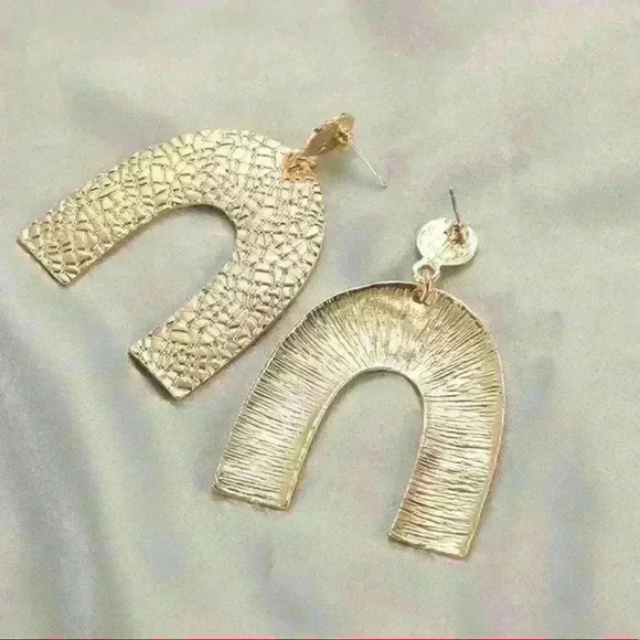 Gold Textured U Shaped Earrings NWT - Picture 3 of 4